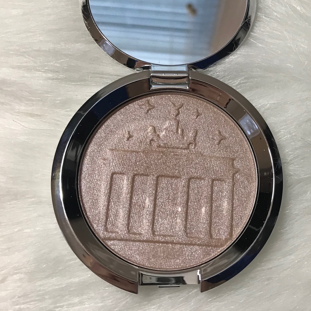 Becca Berlin Girl Glow Highlighter